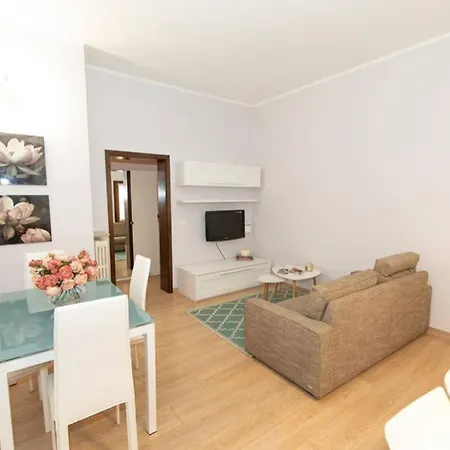 Apartment Centro Storico - Stazione A 500m Strategico Elegant Loft *